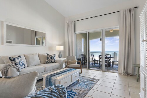 Renovated top floor direct oceanfront penthouse Cinnamon Beach condo 862!