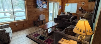 Chalet at Thunder Bay Golf Resort Pontoon Boat Pet friendly 