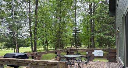 Elk Ridge at Thunder Bay Golf Resort Chalet. Pet friendly/Hot Tub/Golf Views