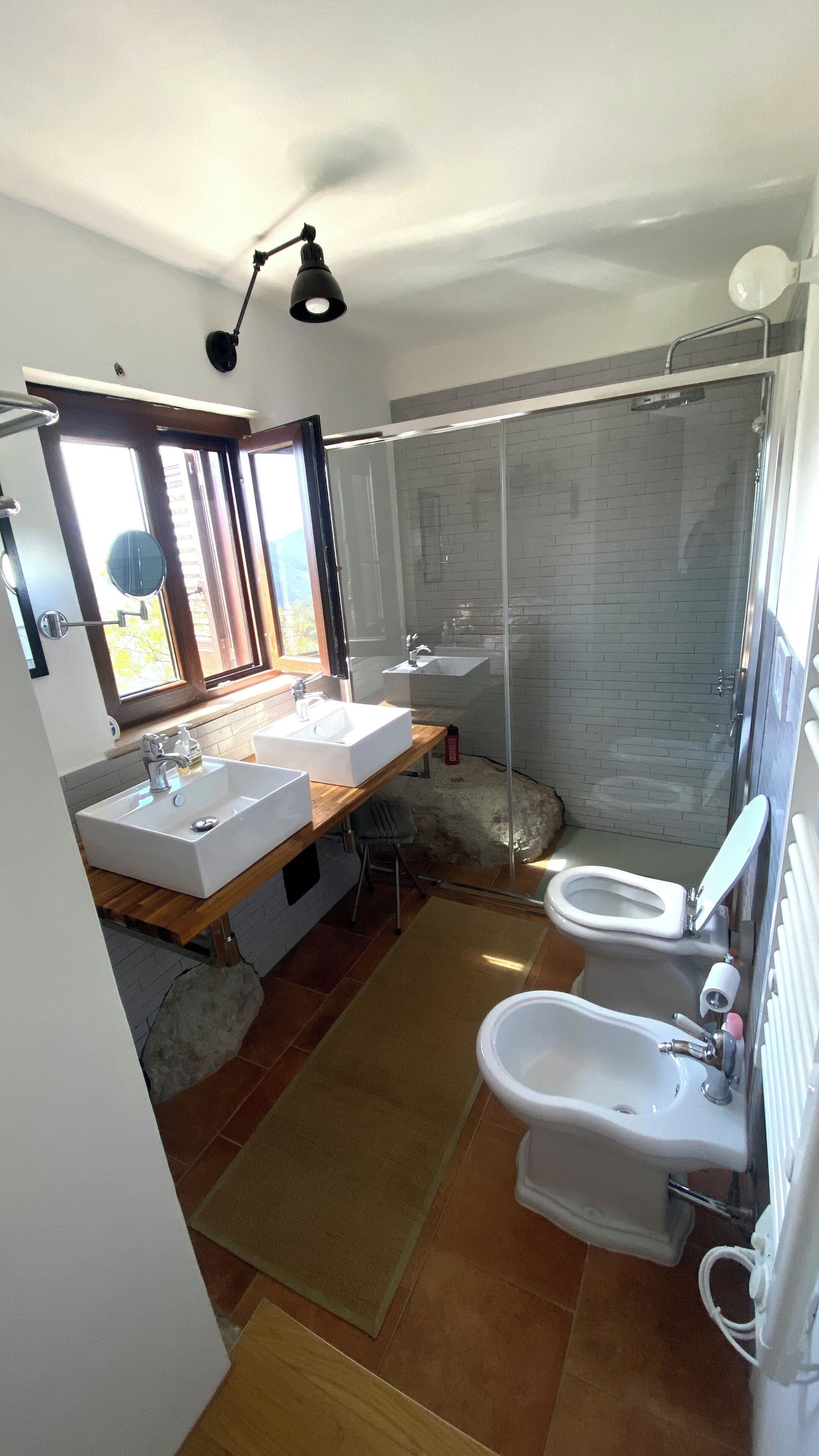 Dusche, Haartrockner, Bidet, Handtücher