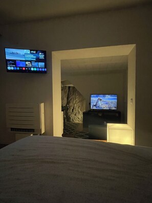 1 bedroom, WiFi, bed sheets - The Barn suite with outdoor living and breathtaking views (Norma)