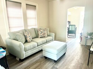 Smart TV - 🌴Madeira Beach House, Pets Welcome! One Block from the Sand! 🏖️ (Madeira Beach)