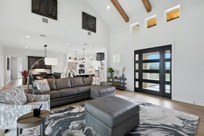 TV, fireplace, offices - Heavenly Retreat – 5BD/5.5BA of Waterfront Living (Gainesville)