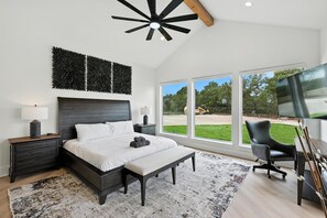5 habitaciones, tabla de planchar con plancha, wifi y ropa de cama 