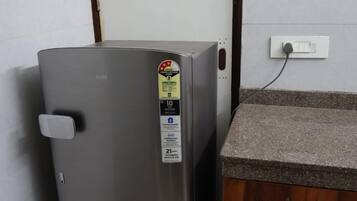 Comfort Double Room, Balcony, Park View | Private kitchen | Fridge, cookware/dishes/utensils