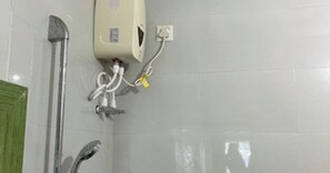 Douche, serviettes fournies