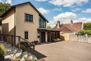 Exterior - Bright Lofty House with Parking and Hot Tub (Bath and North East Somerset)