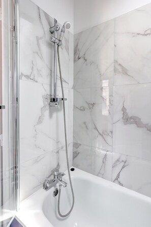 City Apartment, Non Smoking, Courtyard View | Bathroom - Chic 1BR Steps from Montorgueil (Paris)