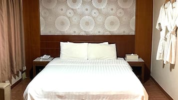 Quarto casal luxo | Escrivaninha, espaço de trabalho para notebook, Wi-Fi de cortesia