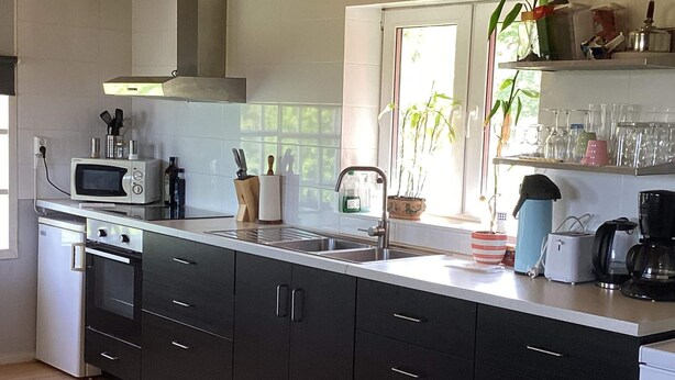 A modern kitchen with a microwave, toaster, sink, and cabinets. - 4 Person Holiday Home in Ullared (Ullared)