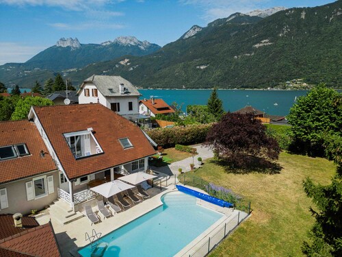 Villa Mariette, grande villa de charme avec vue lac, piscine et grand jardin