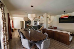 Dining - Villa Mariette, large charming villa with lake view, swimming pool and large garden (Doussard)