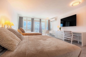 1 habitación, escritorio, tabla de planchar con plancha y wifi 