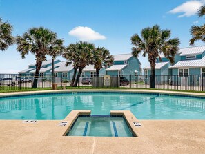 Appart'hôtel, 3 chambres | Piscine