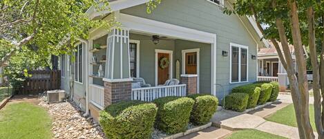 House, 2 Bedrooms | Exterior