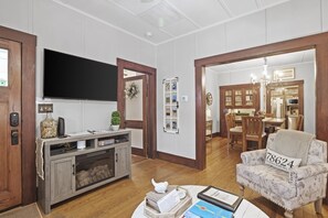 하우스, 침실 2개 | 거실 공간 | 스마트 TV