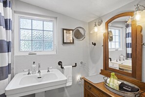 Cottage, 1 chambre | Salle de bain | Serviettes fournies