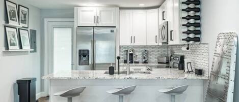 Micro-ondas, fogão, cooktop, lava-louças