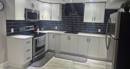 Fabulous 2-bedroom apartment with AC in charming Whitby