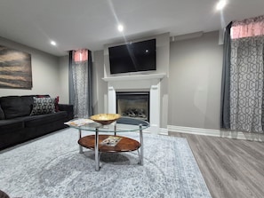 Smart TV, fireplace
