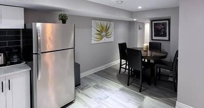 Fabulous 2-bedroom apartment with AC in charming Whitby