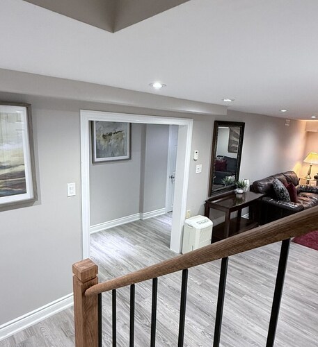 Fabulous 2-bedroom apartment with AC in charming Whitby