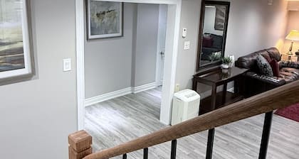 Fabulous 2-bedroom apartment with AC in charming Whitby