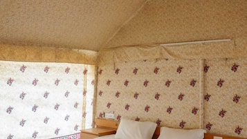 Comfort Room | Desk, free WiFi