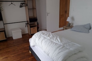 2 bedrooms, iron/ironing board