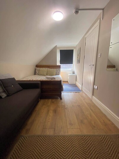 Cosy London Home With 2 Bedrooms