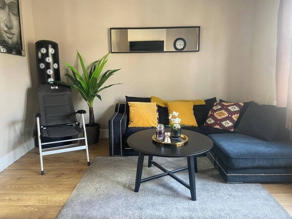 Living area - Cosy London Home With 2 Bedrooms (London)