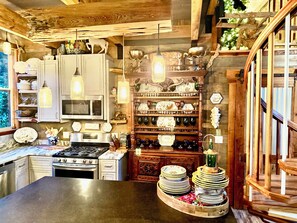 Mikrowelle, Herdplatte, Geschirrspüler