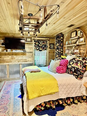 3 slaapkamers, een strijkplank/strijkijzer, wifi, beddengoed