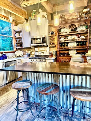 Mikrowelle, Herdplatte, Geschirrspüler