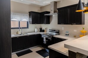 Microwave, oven, stovetop, cookware/dishes/utensils