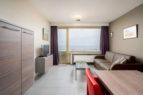 Apartment | Living room - Stone Home in Dordogne Near Prehistoric Caves (Blankenberge)