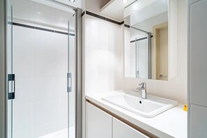 Apartment | Bathroom