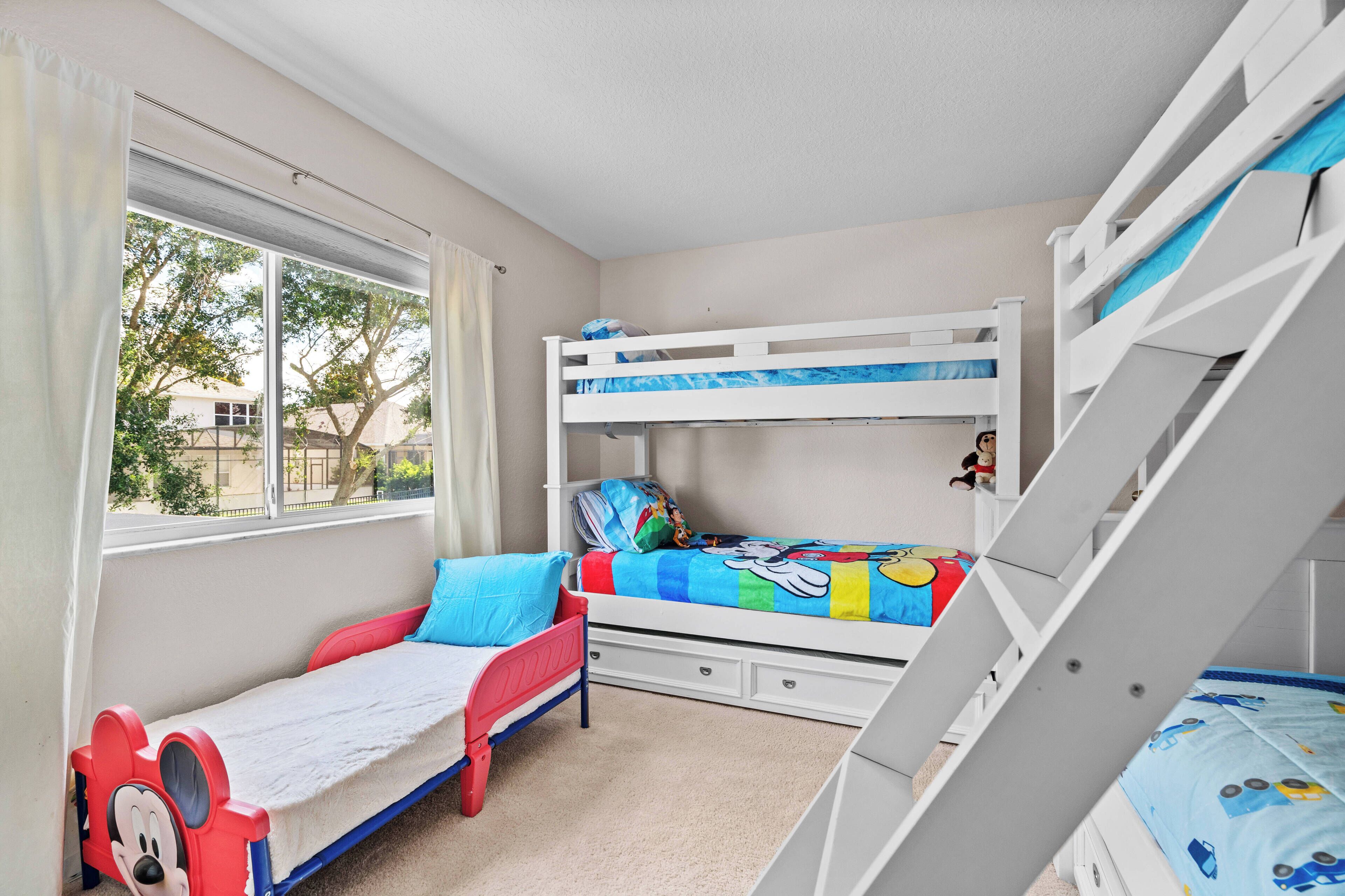 5 chambres, fer et planche à repasser, lit de bébé portatif, Wi-Fi