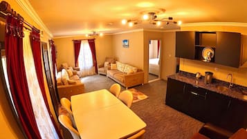 Deluxe Apartment | Living area