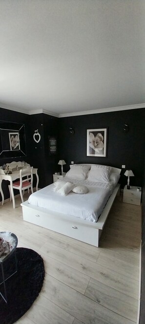 4 slaapkamers, een strijkplank/strijkijzer, reisbedje, wifi