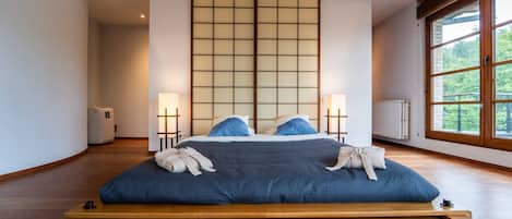 4 habitaciones, tabla de planchar con plancha, wifi y ropa de cama