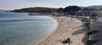 Incredible sea view-beach 300m away-pool-parking-fully renovated-2 bedrooms