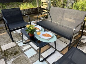 Terrace/patio - 5-minute walk from TGV station (CHATELLERAULT)