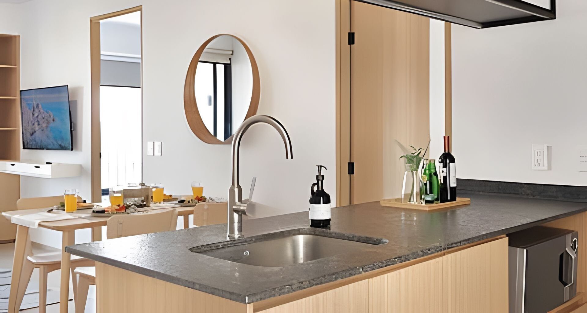 Kühlschrank, Mikrowelle, Kochgeschirr/Geschirr/Besteck