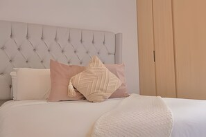 2 bedrooms, iron/ironing board, bed sheets