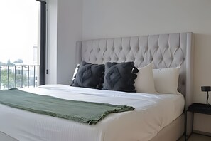 2 bedrooms, iron/ironing board, bed sheets