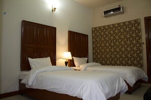 9 bedrooms, WiFi, bed sheets