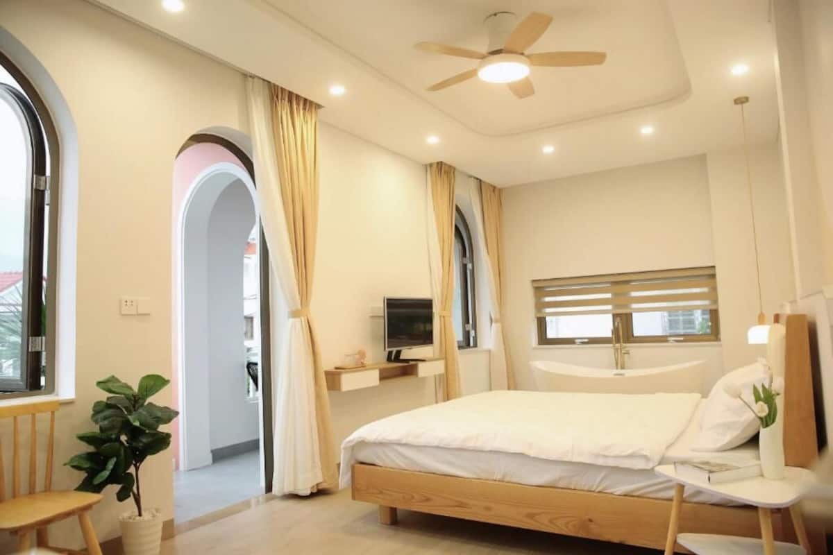 Blackout curtains, soundproofing, free WiFi
