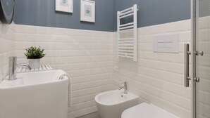 Bathroom - Cozy Trieste Historic Hideaway (Trieste)