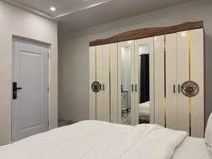 1 bedroom, iron/ironing board, WiFi, bed sheets - SK Tower - A 1 Bedroom Apartment in a unique and family-friendly space. (Accra)